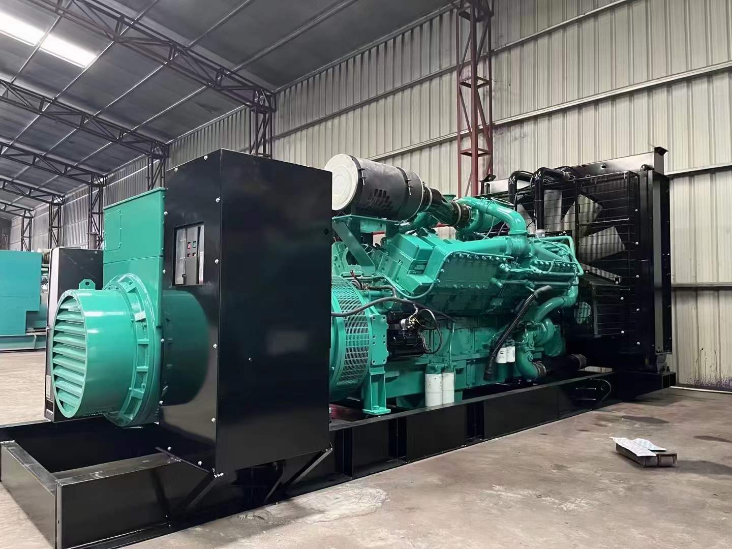 阿荣如何降低 800kW 柴油发电机输出电流的波动？