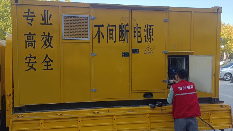 阿荣柴油发电机组和UPS电源配合使用时，如何避免切换过程中的电力中断？