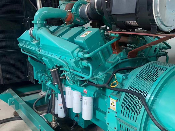 阿荣更换100kW柴油发电机组机油时，需要注意哪些事项？